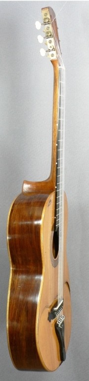  Gelas-Gitarre 1913 Seitenansicht &middot; Foto: Urs Langenbacher 