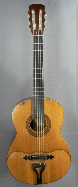  Gelas-Gitarre 1913 Vorderseite &middot; Foto: Urs Langenbacher 
